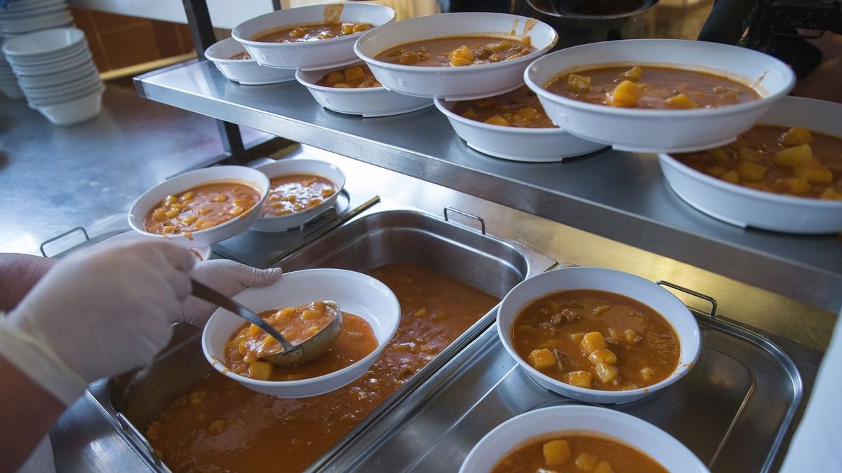 Tálalva a meleg ebéd, a nyári támogatott gyermekétkeztetést helyben fogyasztással vagy elvitellel szervezik meg Fotó: MW / Forrás: MW