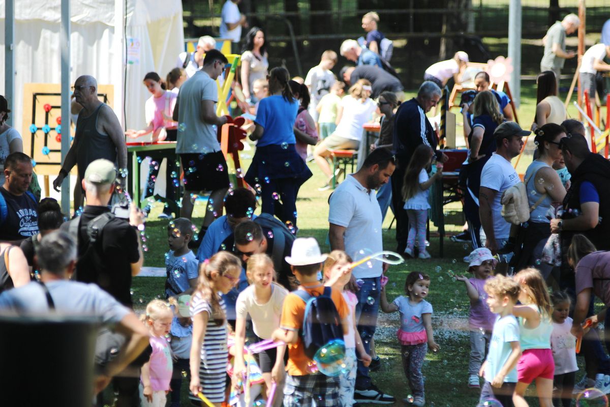 Megtelt az ASE-sporttelep a gyermeknapi programon Fotó: Molnár Gyula