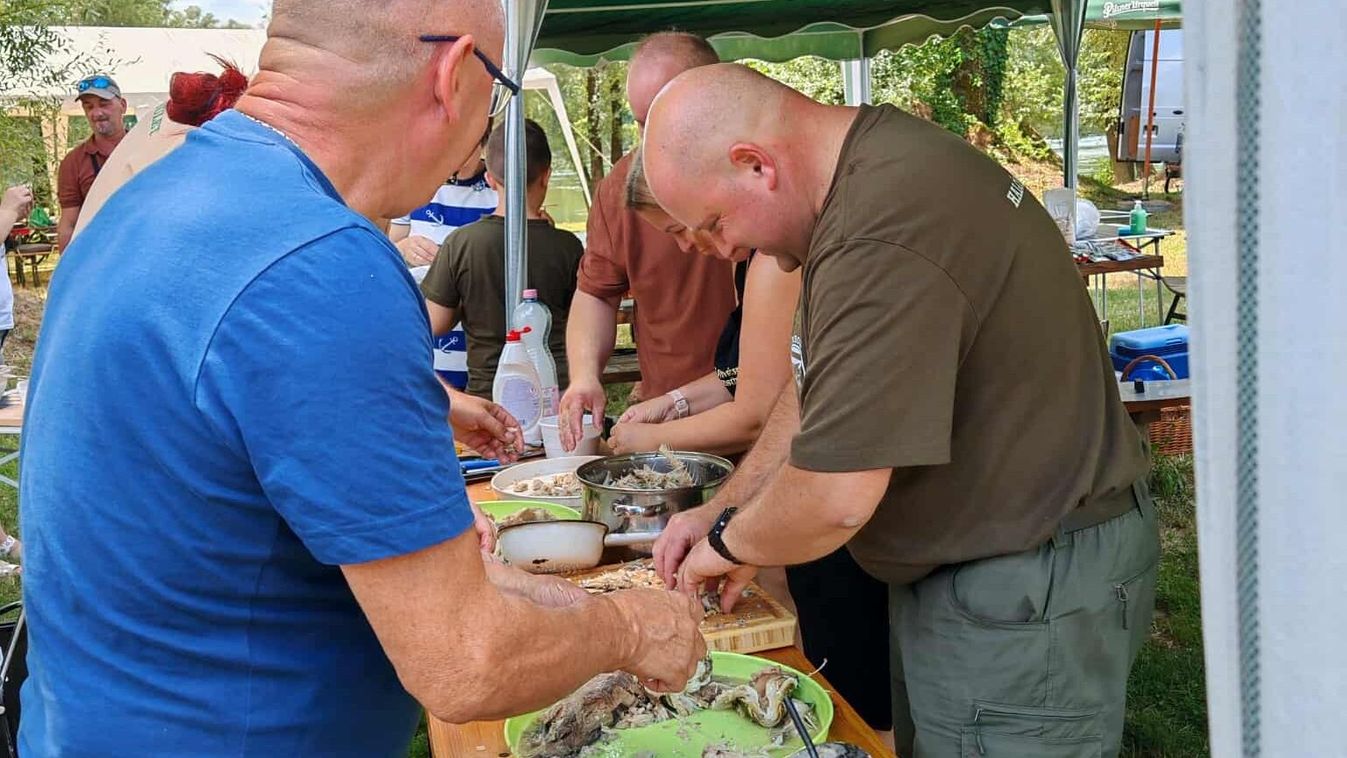 Halászlé harc Barcson Fotó: Dombi Regina