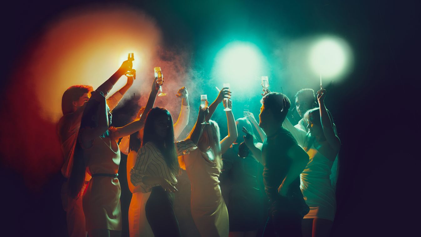 Programból nincs hiány, a buli folytatódik. Fotó: Anton Vierietin