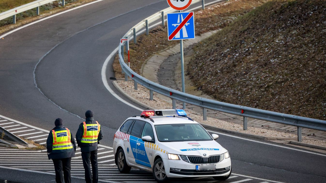 20241215_Paks_Baleset_M6 autópálya Paks centrum kihajtó után Budapest irányába több autó ütközött_ Foto:Mártonfai Dénes_Tolnai Népújság_MD_TN Fotó: Denes Martonfai