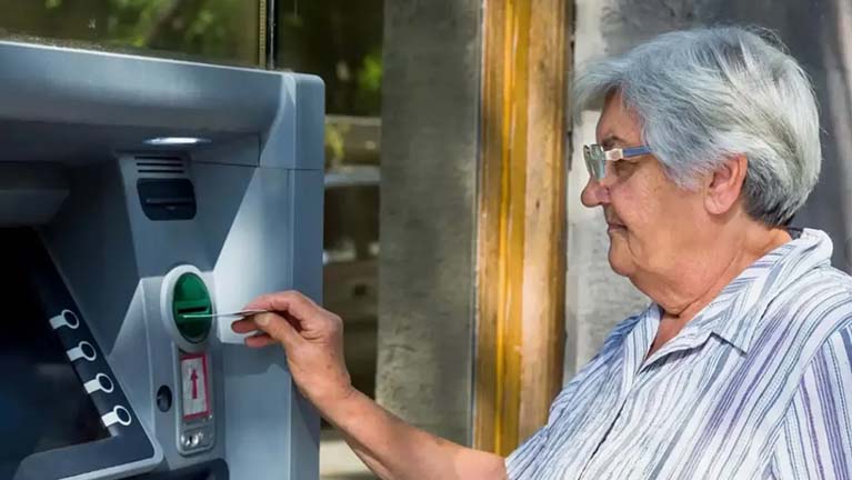 Munka nyugdíj mellett