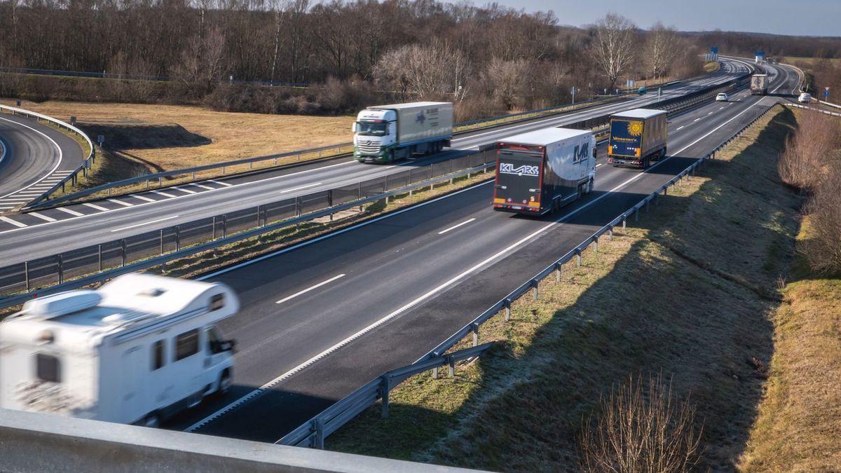 Forgalomkorlátozás lesz a pünkösdi hétvégén, a kamionstopot érinti Forrás: Nool.hu