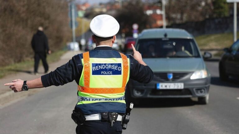Jogosítványcsere: bevezetésre kerülő új típusú engedélyek korszerű biztonsági elemeket tartalmaznak majd, amelyek megnehezítik a hamisítást Forrás: MW/illusztráció