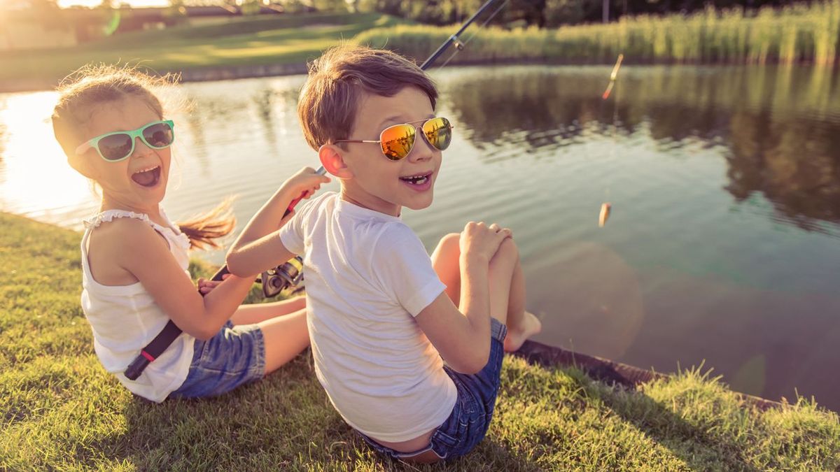 A nyári táborok sokfélék és változó az áruk. Küldhetjük a gyereket horgászni vagy íjászkodni is Illusztráció, Shutterstock