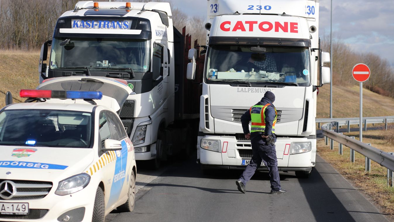 A tilalommal van, aki jól jár, mások kevésbé élvezik Fotó: Szakony Attila