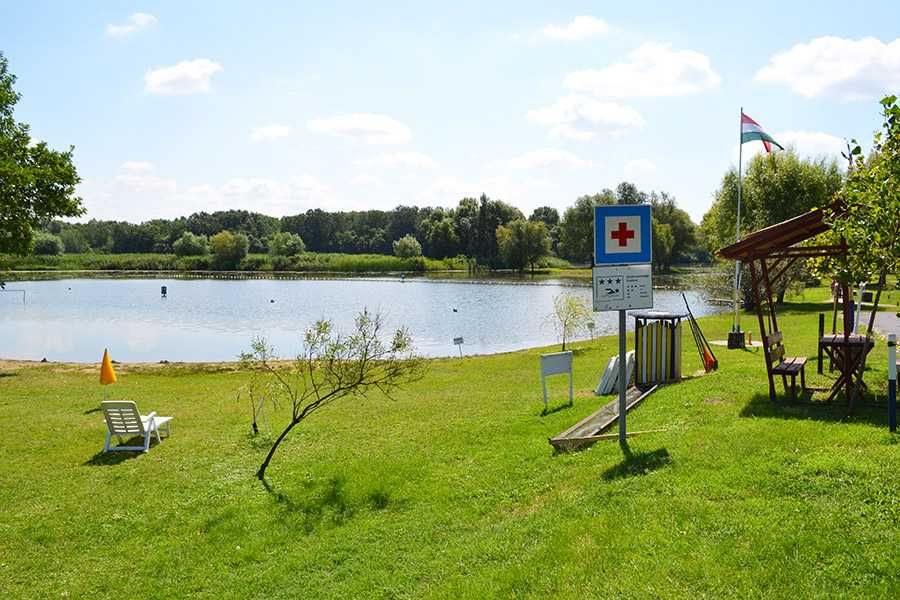 Átmenetileg bezárták a Tiszanána-dinnyéshát szabadvízi strandot bakteriális szennyezettség miatt. Forrás: strand.hu