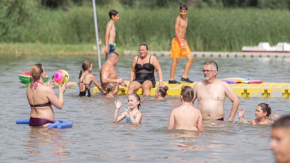 Véget ért a bezárás: ismét lehet fürdeni a Tiszanána-Dinnyésháti strandon Forrás: Huszár Márk