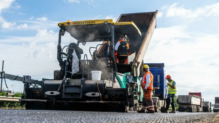 M3-as bővítése jelenleg is több szakaszon zajlik Forrás: mkif.hu