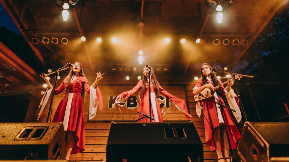 Borítókép: Trio Mandili. Fotó: Óbudai Világzenei Hét