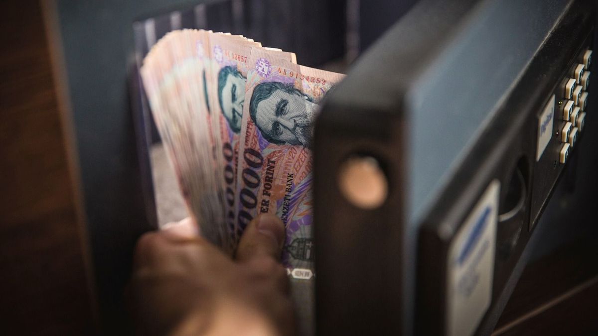 Különleges húszezres: másodszor bocsátanak ki emlékérmét magyar űrhajós tiszteletére.