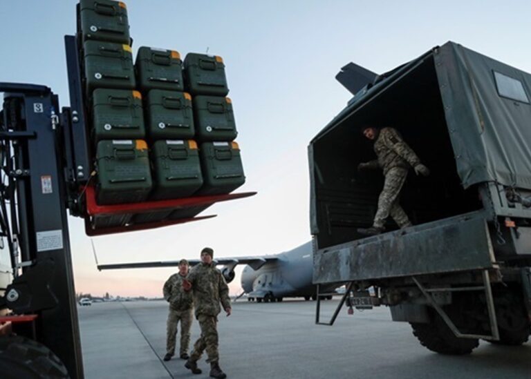 "„A fegyverszállítások nem álltak meg..." (Podoljak)