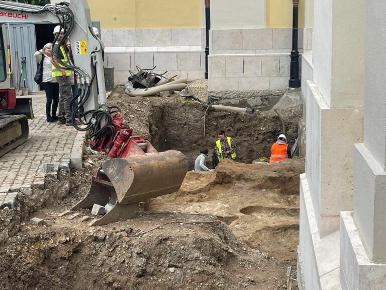 Tavasszal zajlott az ásatás az egri bazilika melletti rámpa építése előtt