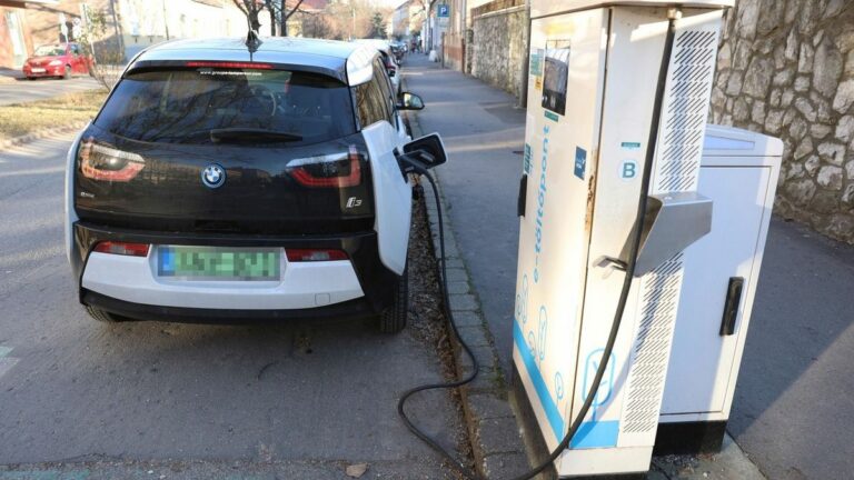 Elektromos autók beszerzésére és elektromos töltőkre is lehetett pályázni Forrás: Ádám János/Észak-Magyarország