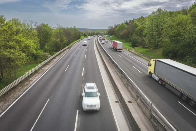 Most akkor szabad jobbról előzni? Fotó: MW