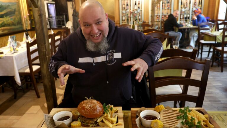 Hasznos tipp: ne egyél zsírosat, ha hosszú útra indulsz Fotó: Lang Róbert