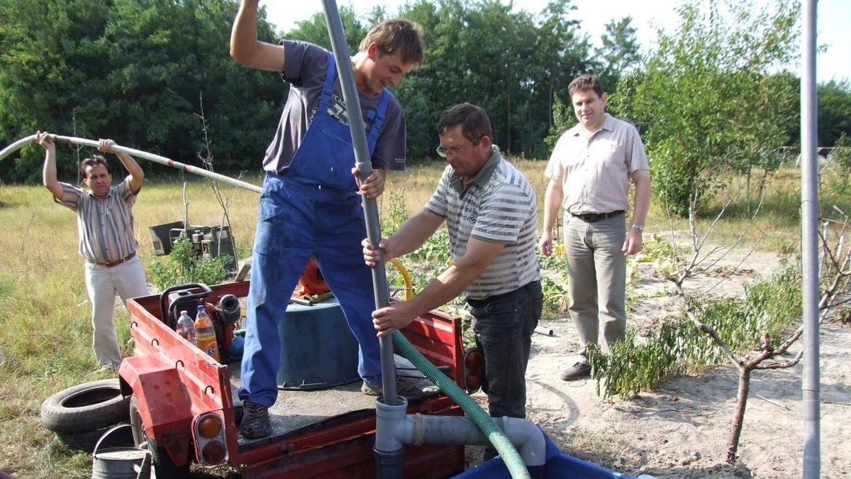 Kútfúrásnál a szakemberek így kezdik el a munkát, a költségek a terület adottságától is függnek Forrás: MW/illusztráció