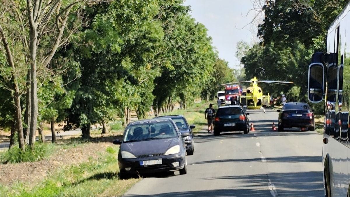 A mezőkövesdi balesethez is érkezett mentőhelikopter, az M3-asra is. Minden napra jutott egy súlyos eset Forrás: Boon.hu