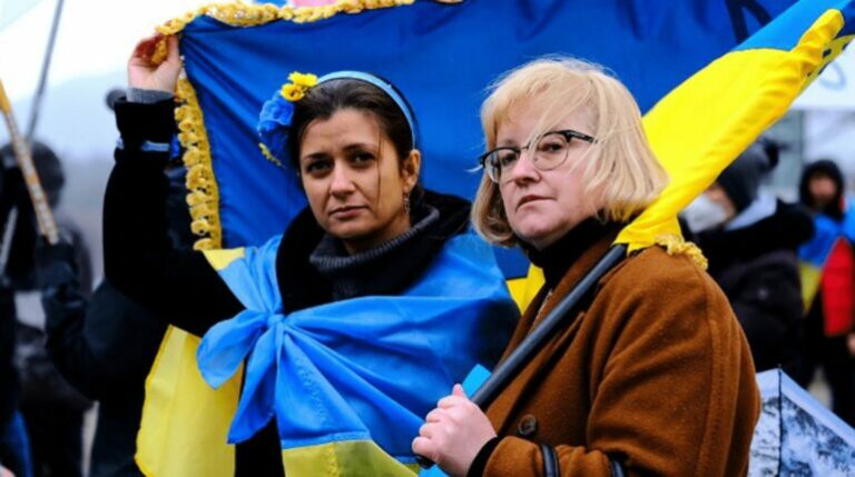 "...míg Ukrajnában egyre többen kényszerülnek vállalkozásuk megszüntetésére vagy felfüggesztésére, addig a határokon túl egy új ukrán üzleti réteg emelkedik fel."