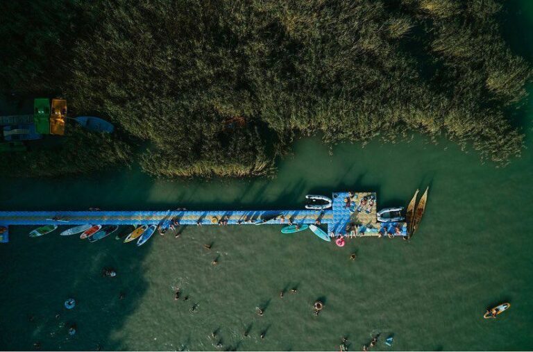 Az balatonfüredi szabadstrand igazi turistacsalogató Fotó: MW