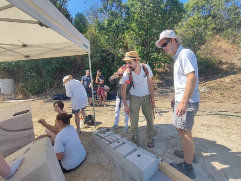 Zajlik a munka a Nagyharsányi Szoborparkban. Fotó: Péter Ágnes