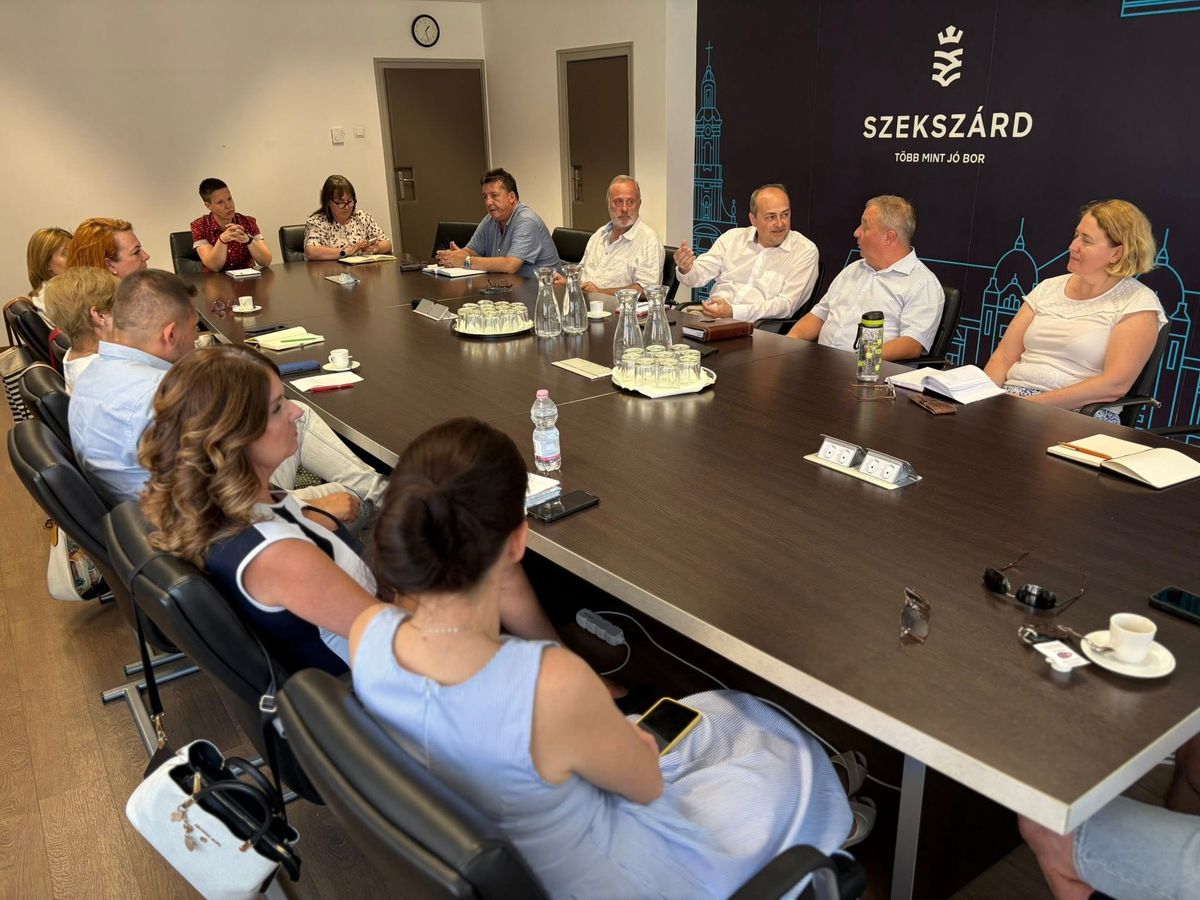 A megbeszélésen az ősszel nyíló uszodáról is szó esett Forrás: Facebook