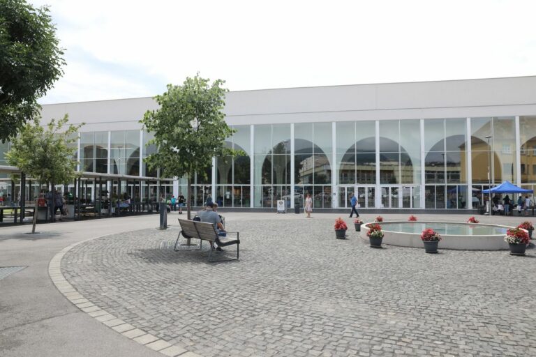 A pécsi Vásárcsarnok körül forr a levegő - Fotó: K. L.