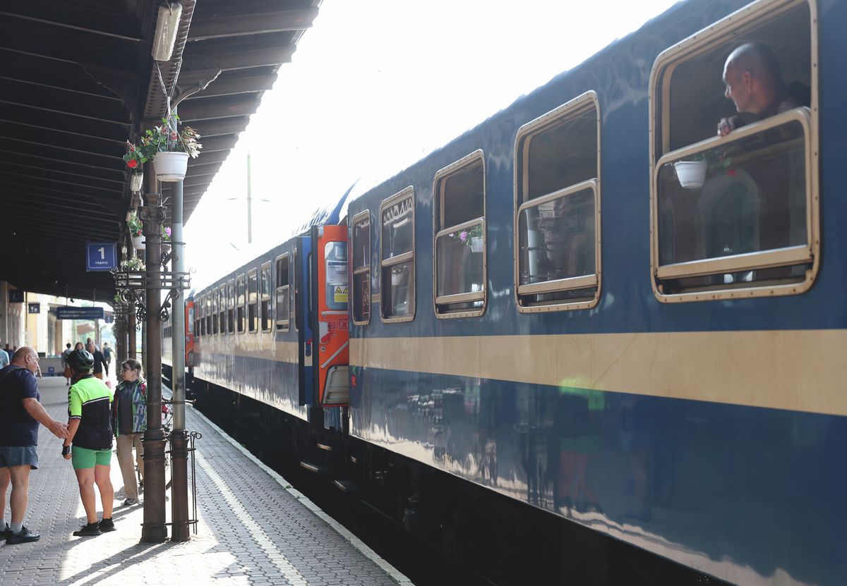 Nem állt meg a vonat a megszokott balatoni megállóban. Képünk illusztráció!