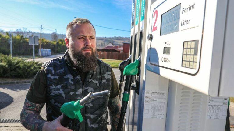 A botrányos benzinárak mellett már a mosdóhasználat is kiveri a biztosítékot Fotó: Csapó Balázs