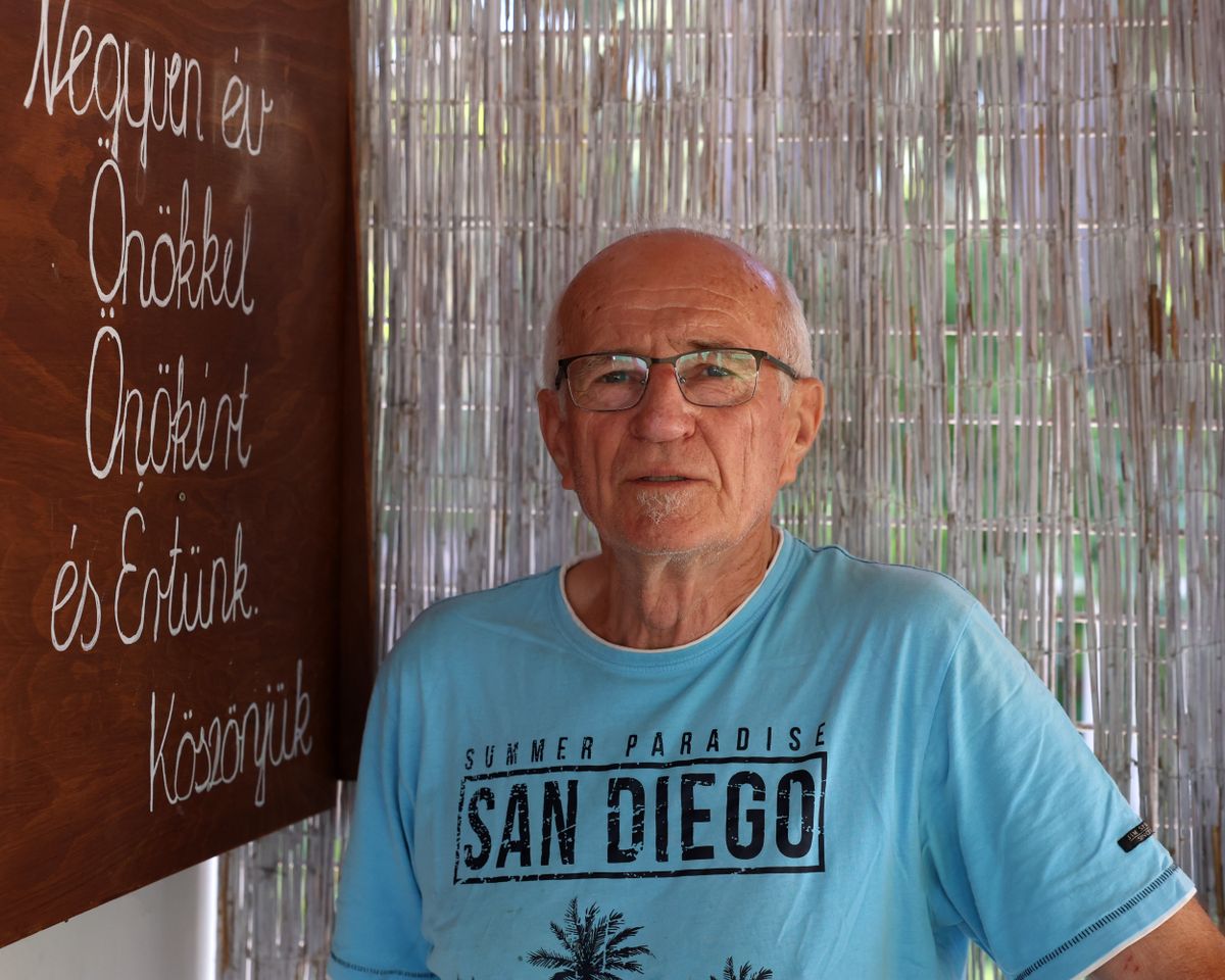 Zellei Tibor már negyven éve minden nyáron kinyit a Balatonon. Fotó: Muzslay Péter