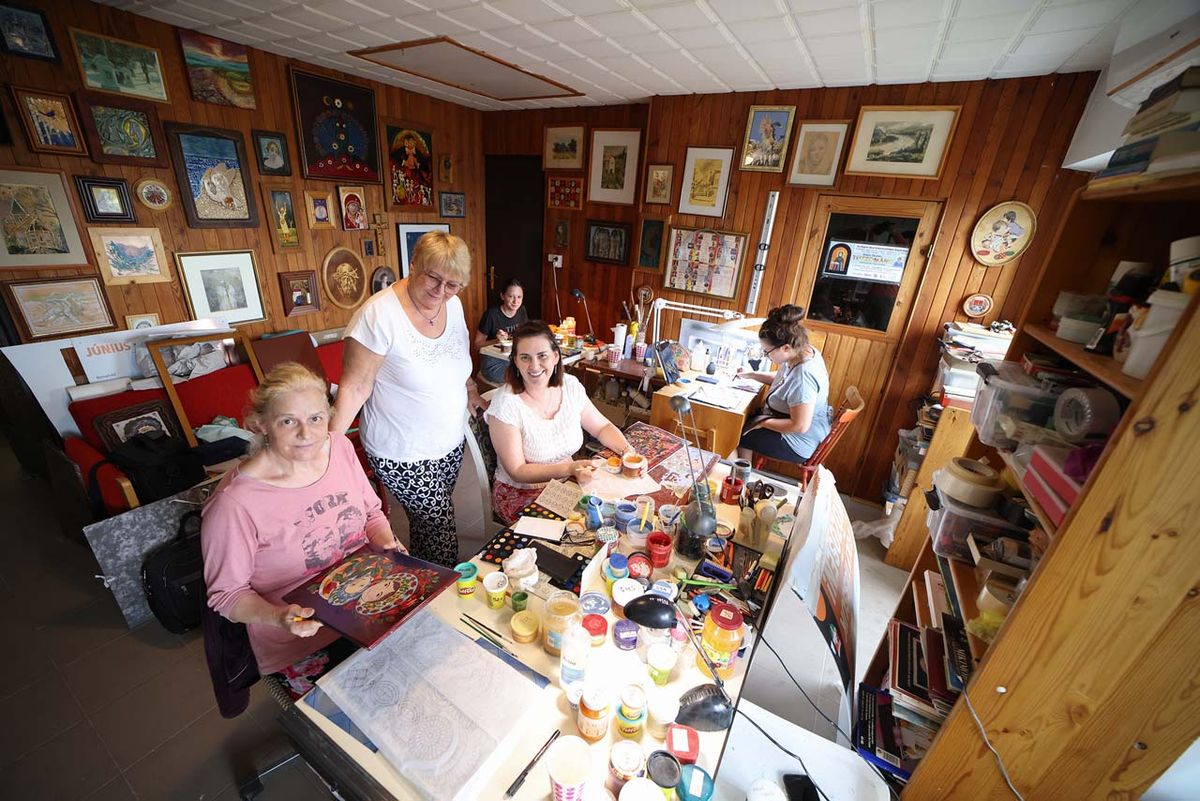 Az alkotótábor résztvevői évről évre új technikákat és inspirációt kapnak Bonyhádon. Fotó: Kirchné Máté Réka