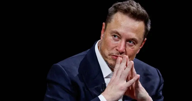 Elon Musk 10 ezer milliárd forint értékű részvénycsomagot kap a Teslától