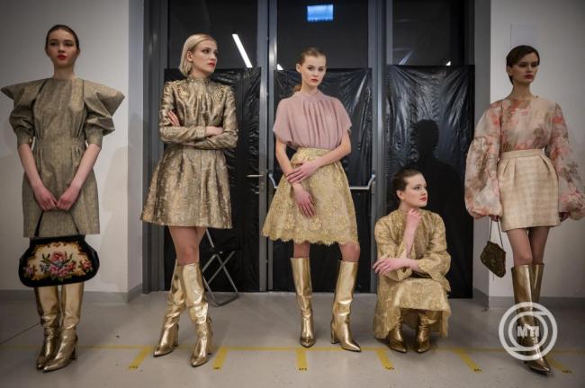 Mintegy 100 magyar és régiós alkotó kollekciója mutatkozik be az idei budapesti divathéten