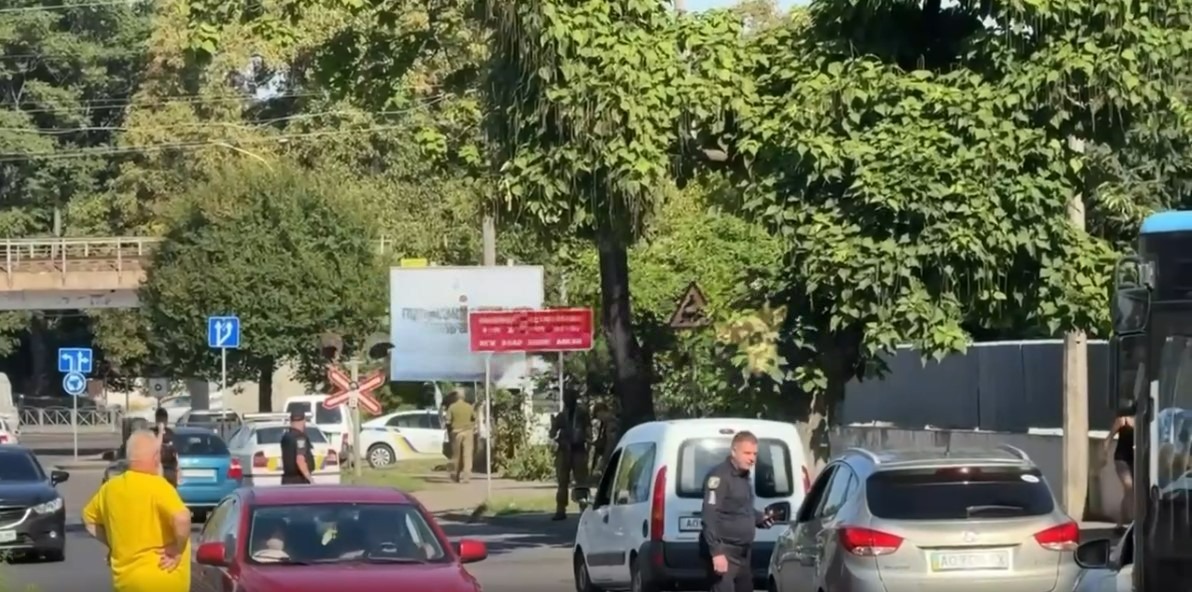 "...a hatóságok azokat keresik, akik eddig kibújtak a katonai nyilvántartásba vétel alól, nem frissítették adataikat..."