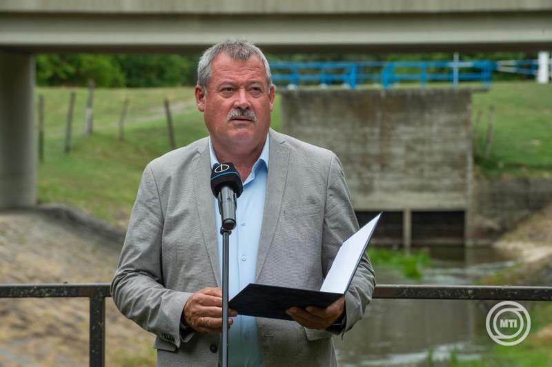 V. Németh Zsolt vízpótlás kezdődött a tolnai Holt-Dunán