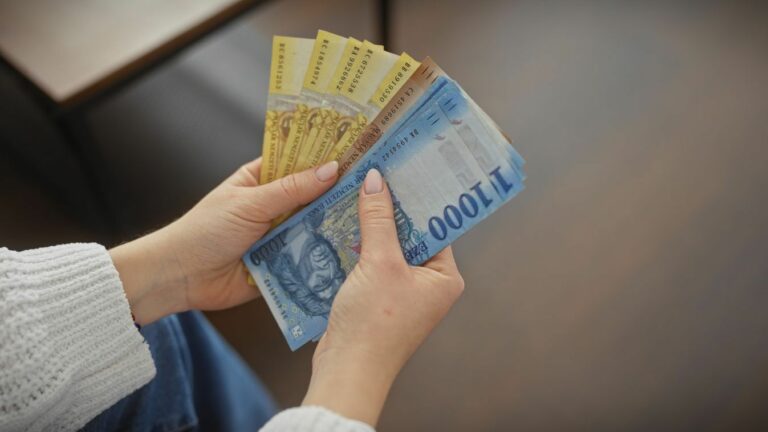 "A javaslat értelmében 1 250 000 forint havi kereset fölött a magasabb adósáv következne."