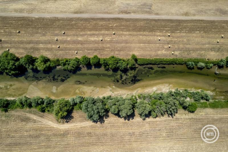 az átlagosnál melegebb és kissé szárazabb volt a július