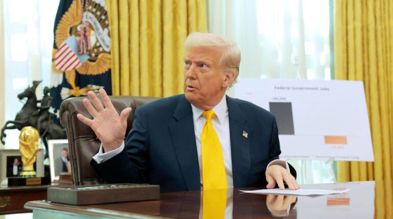 „Az ügyet ismerő források szerint Trump aggodalmát fejezte ki, hogy Zelenszkij jelenléte már a tárgyalások kezdetén meghiúsíthatná a folyamatot”