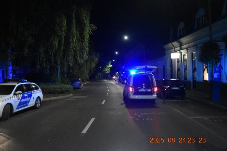 E-rollerres balesetnél helyszínelnek a rendőrök Kaposváron.