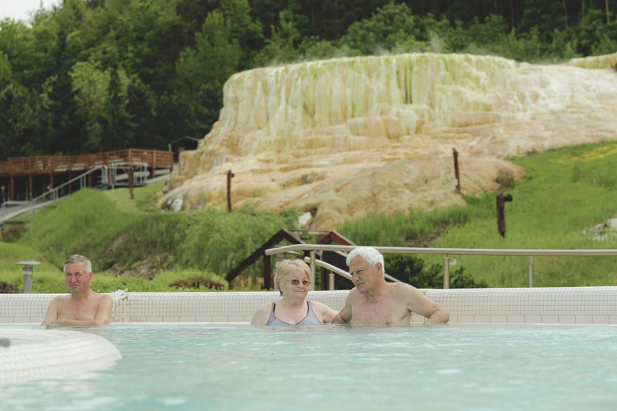 Az egerszalóki gyógyvíz felfedezése óta népszerű, a nyugdíjas fürdőzők is szeretik Forrás: Huszár Márk/Heves Megyei Hírlap