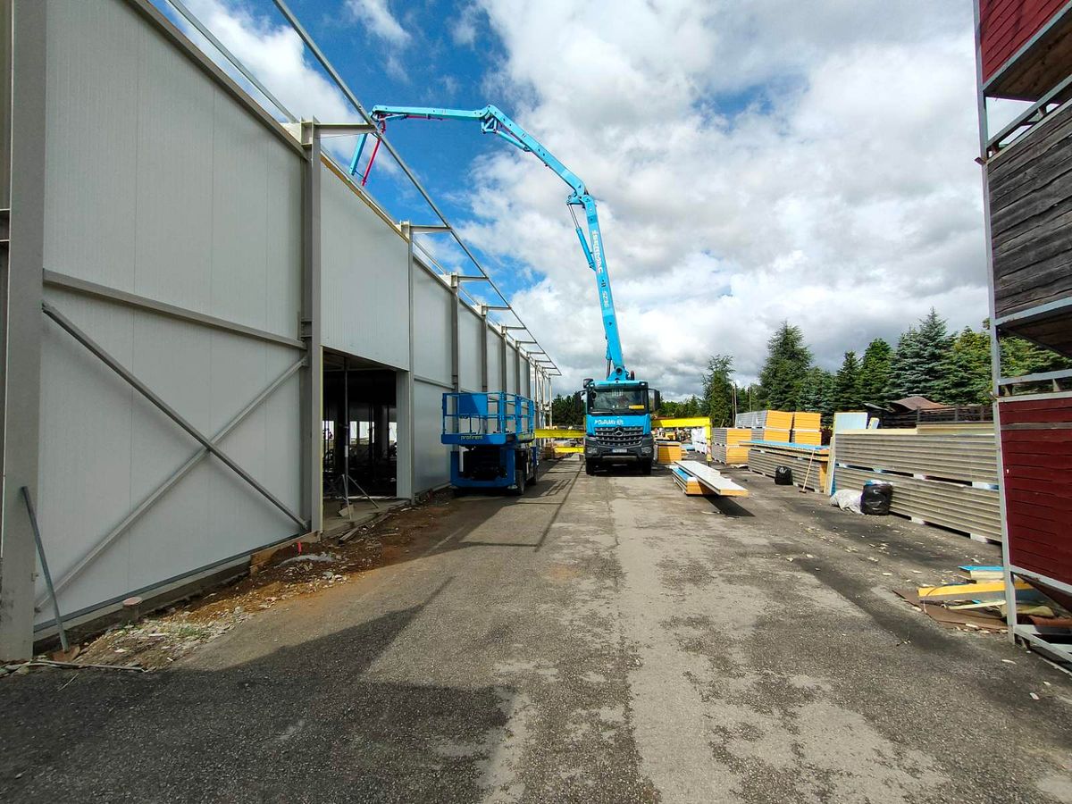 Ahol nemrég csak hamu volt, most állnak a kadarkúti gesztenyeüzem falai. Fotó: Sarkpont Zrt.