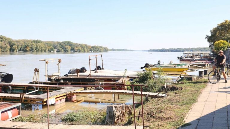 Jól halad a híd építése, a helyiek már azon gondolkodnak, mi lehetne a méltó neve. Fotó: Löffler Péter