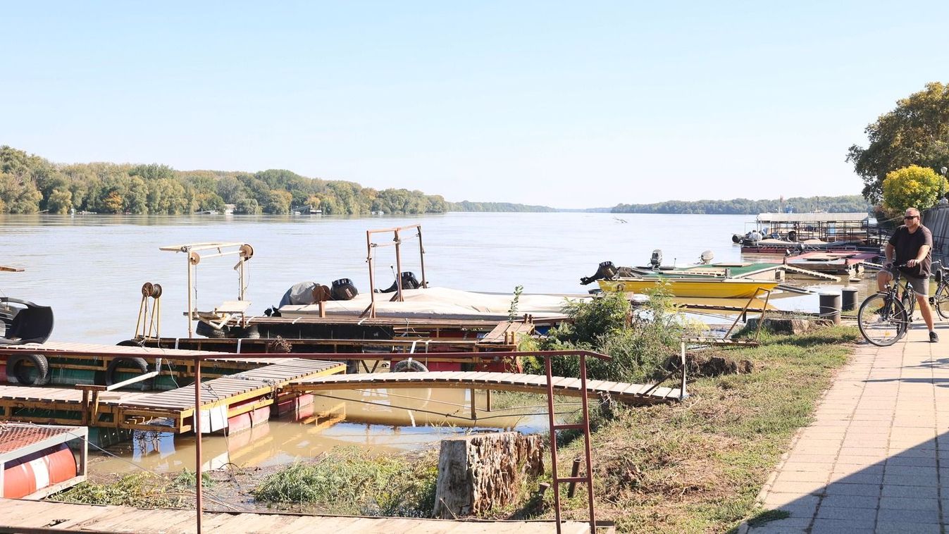 Jól halad a híd építése, a helyiek már azon gondolkodnak, mi lehetne a méltó neve. Fotó: Löffler Péter