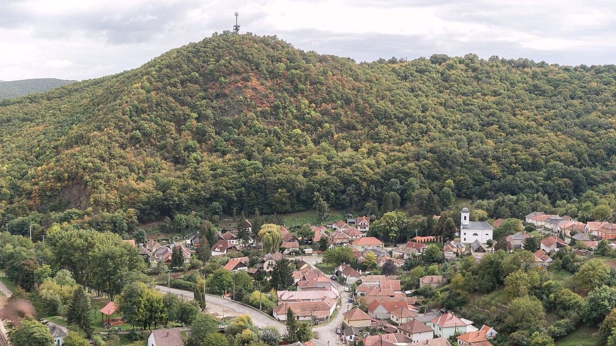 Két órán keresztül vesztegelt a parkolóban a kunszentmártoni család, de az egri autószerelő megmentette őket Fotó: Huszár Márk