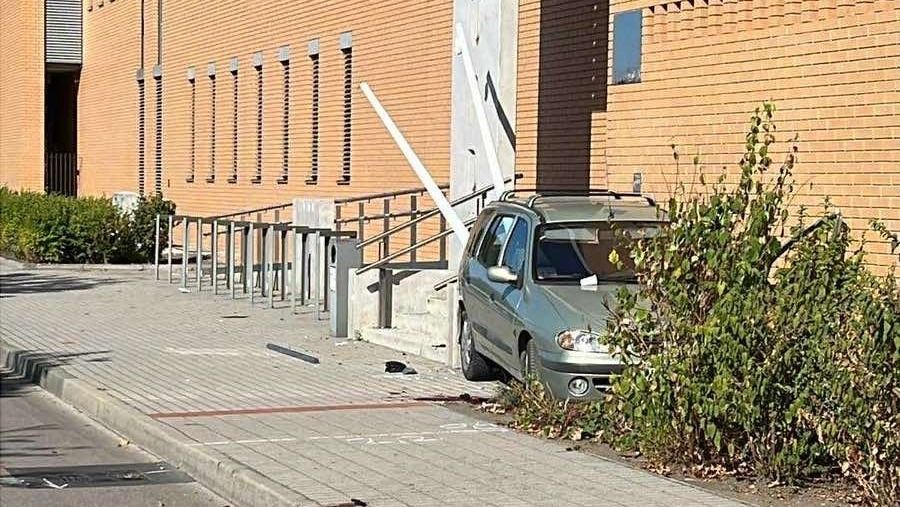 A Gyógyászati Központ mellett állt meg az autó Forrás: TVMRFK