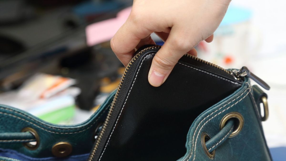 Az 50 éves tolvaj pénztárcát lopott Kerecsenden. A fotó illusztráció. Forrás: Shutterstock