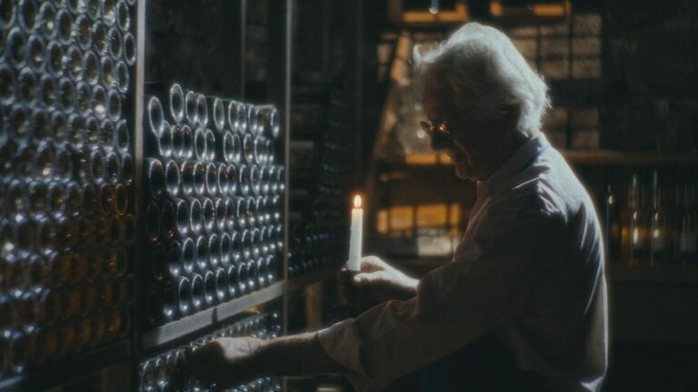 A modern megoldások, például szén-dioxid-érzékelők mellett az évszázados gyertyás módszer is hatékony. Fotó: SimonSkafar / Forrás: Getty images