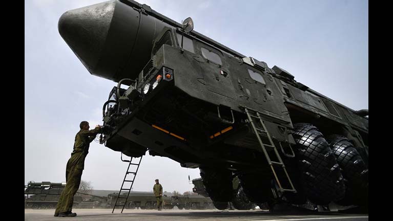 Oroszország és Belarusz szárazon tartják a puskaport