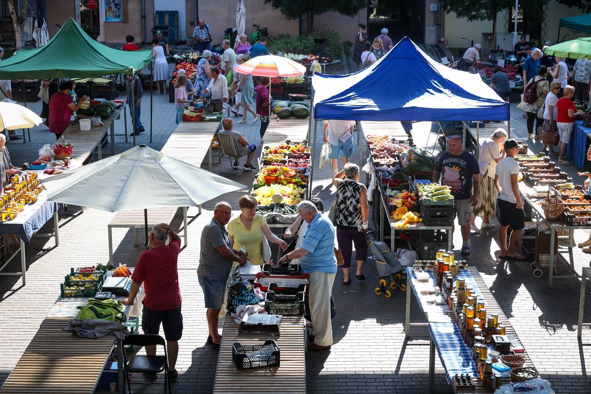 Bőséges volt a választék a szekszárdi piacon. Fotó: Mártonfai Dénes