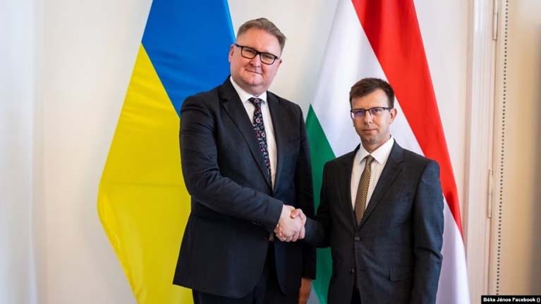 Semlegesek vagyunk vagy haverkodunk?